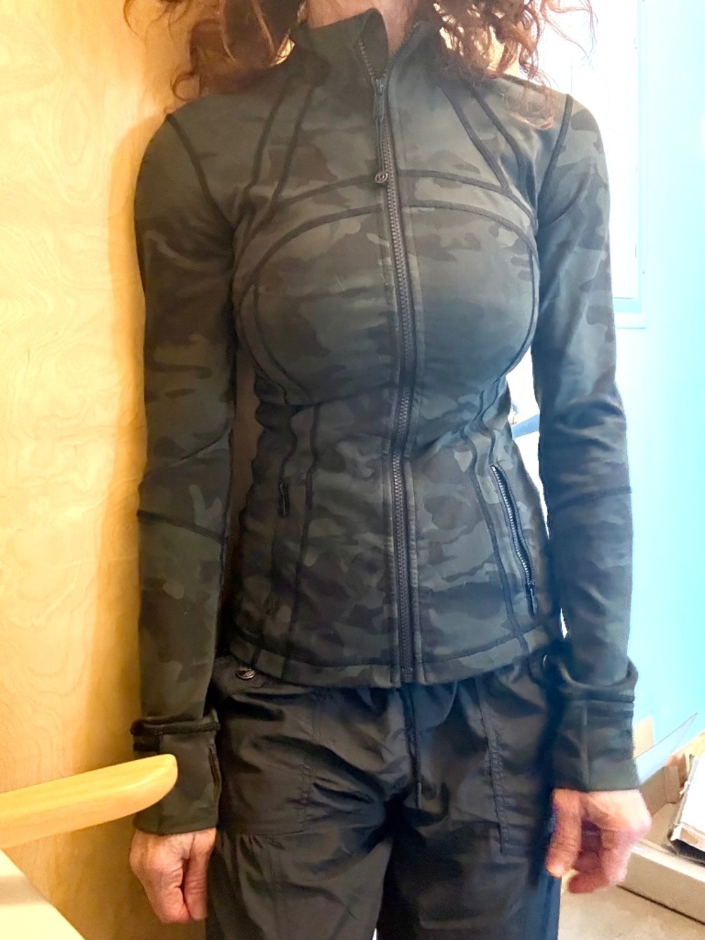 Lululemon nylon and lycra camouflage jacket size 4 dark green and black